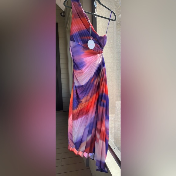 Luxxel Dress. Size Medium. Multi Colored. - Picture 2 of 5